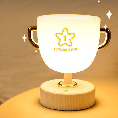 Kreative Pokal LED Nachtlicht USB Tischlampe