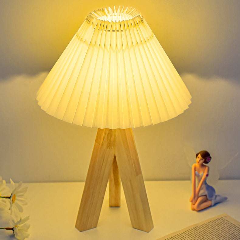 Zeitgenössische Boho Runde Kegel-Stativbasis Stoff Massivholz LED Tischlampe für Schlafzimmer