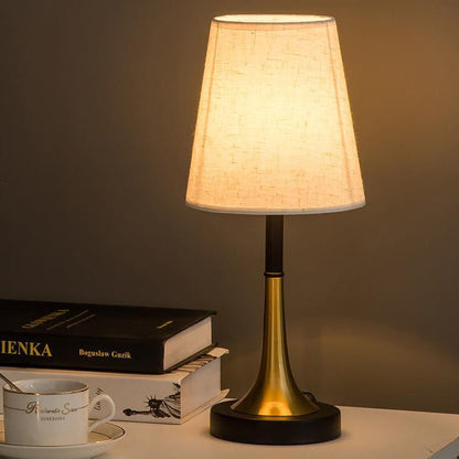 Zeitgenössische nordische Eisenzylinder 1-Lampen-Tischlampe für das Schlafzimmer