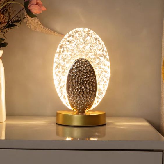 Moderne & Luxus Pfau Tischlampe - CrystalGlow