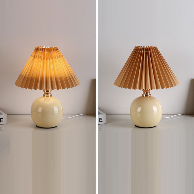 Moderne Art Deco Orb Basis Gerüschtes Stoff Keramisch 1-Licht Tischlampe Für Schlafzimmer