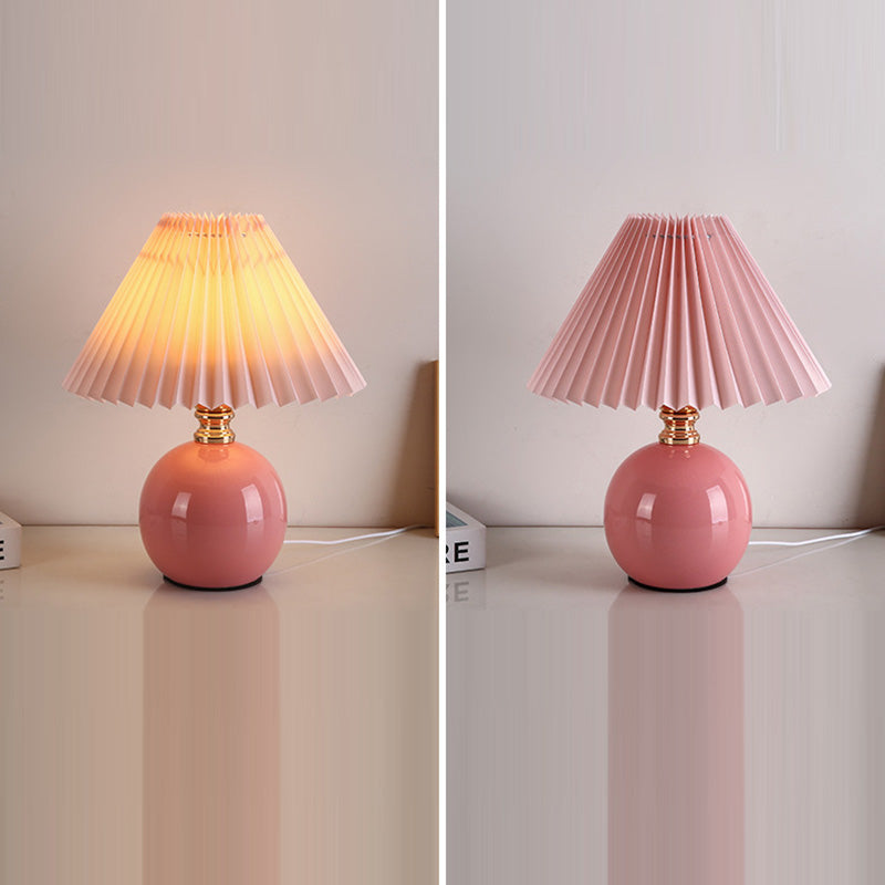 Moderne Art Deco Orb Basis Gerüschtes Stoff Keramisch 1-Licht Tischlampe Für Schlafzimmer