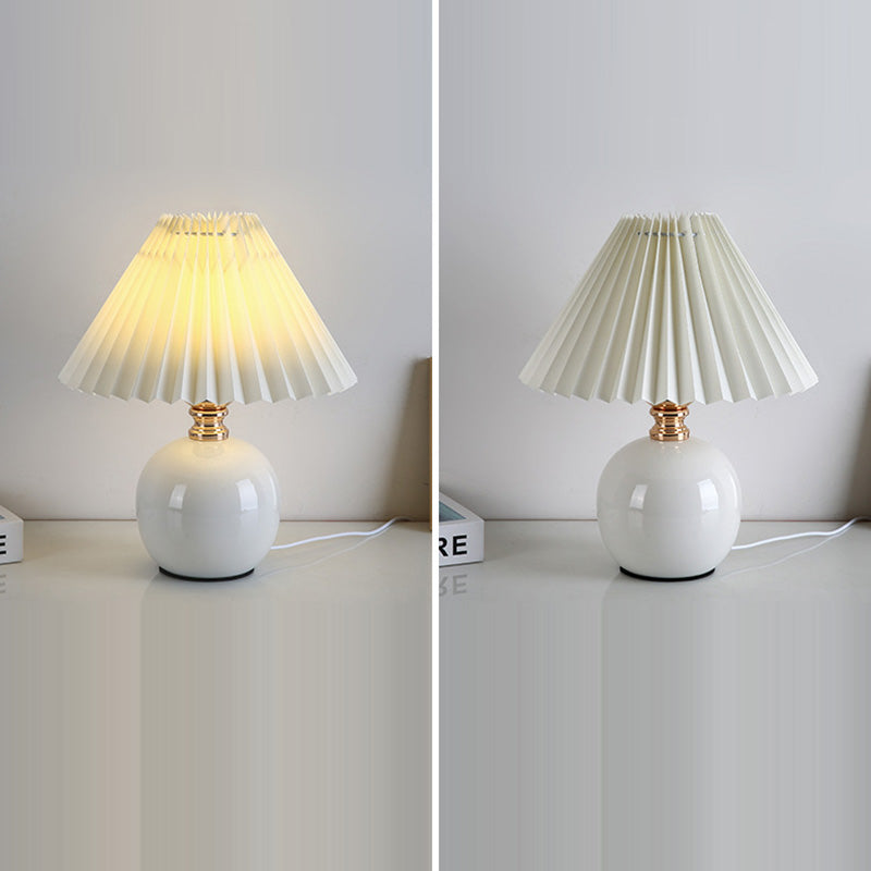 Moderne Art Deco Orb Basis Gerüschtes Stoff Keramisch 1-Licht Tischlampe Für Schlafzimmer