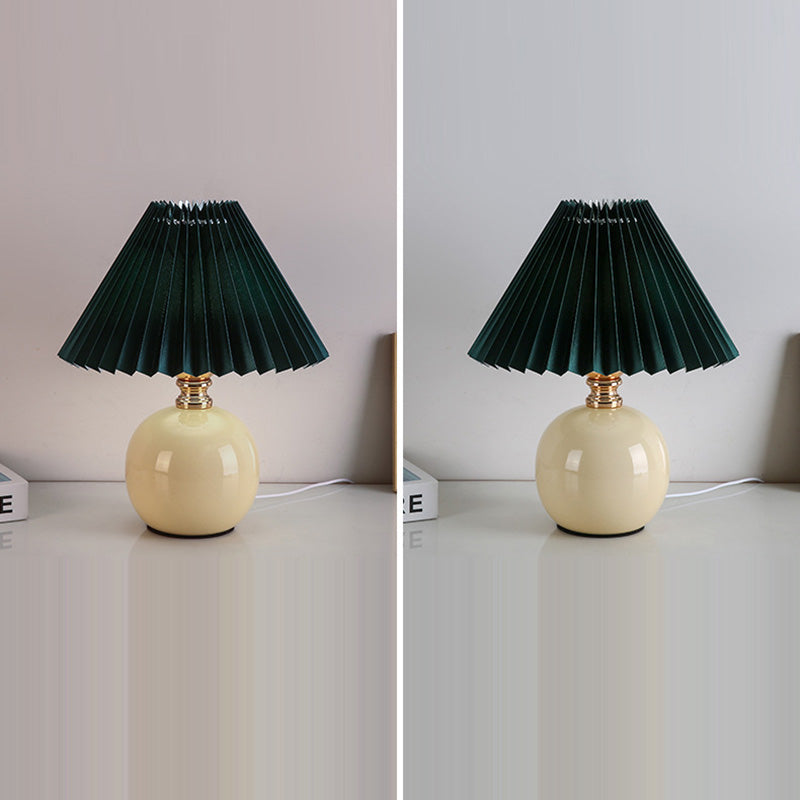 Moderne Art Deco Orb Basis Gerüschtes Stoff Keramisch 1-Licht Tischlampe Für Schlafzimmer