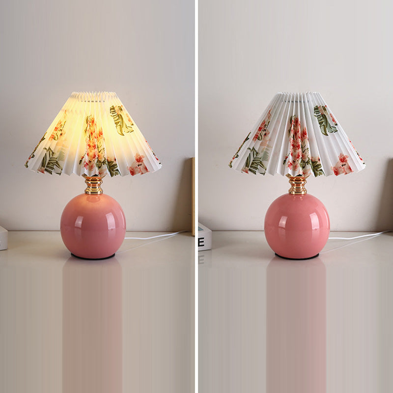 Moderne Art Deco Orb Basis Gerüschtes Stoff Keramisch 1-Licht Tischlampe Für Schlafzimmer