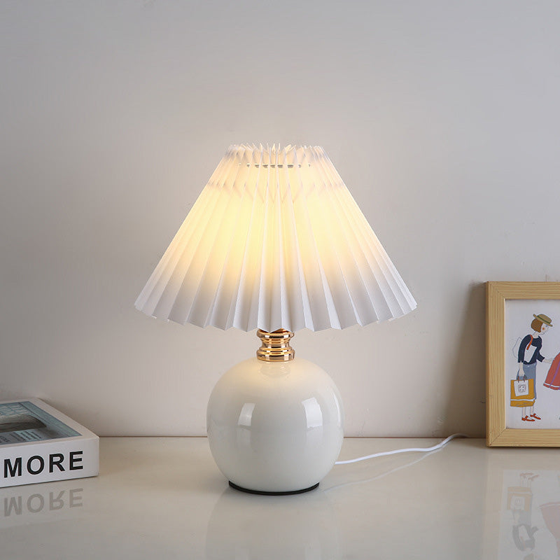 Moderne Art Deco Orb Basis Gerüschtes Stoff Keramisch 1-Licht Tischlampe Für Schlafzimmer