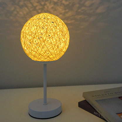 Moderne Art Deco Mond Eisen Rattan LED Tischlampe für das Schlafzimmer