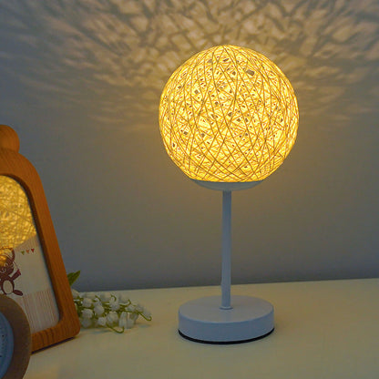 Moderne Art Deco Mond Eisen Rattan LED Tischlampe für das Schlafzimmer