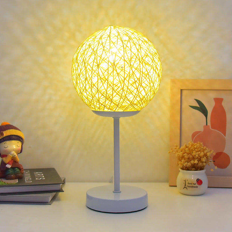 Moderne Art Deco Mond Eisen Rattan LED Tischlampe für das Schlafzimmer