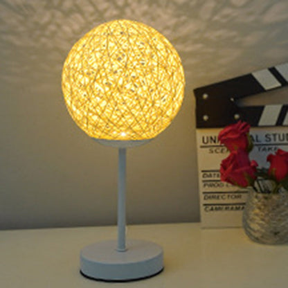 Moderne Art Deco Mond Eisen Rattan LED Tischlampe für das Schlafzimmer