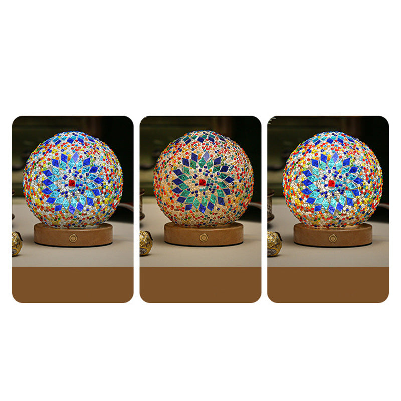 Zeitgenössische kreative Bohemian-Holz-Basis farbenfrohe Glasball dekorative USB-LED-Schreibtischlampe für das Schlafzimmer