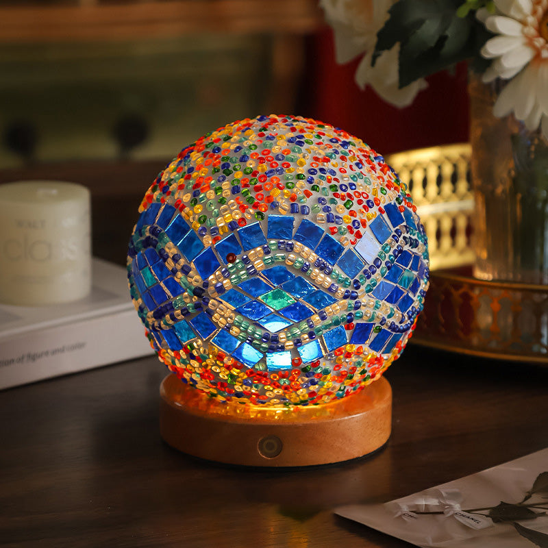 Zeitgenössische kreative Bohemian-Holz-Basis farbenfrohe Glasball dekorative USB-LED-Schreibtischlampe für das Schlafzimmer