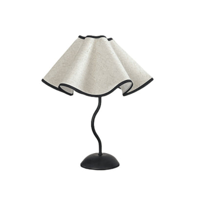 Zeitgenössische kreative Blumenstoff-Eisen 1-Lampe Tischlampe für Schlafzimmer