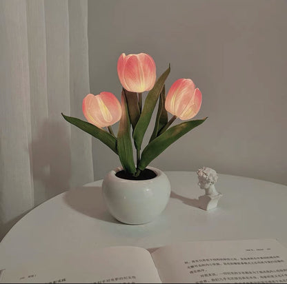 Zeitgenössische kreative Tulpenblumen Keramik PU USB LED Tischlampe für das Schlafzimmer