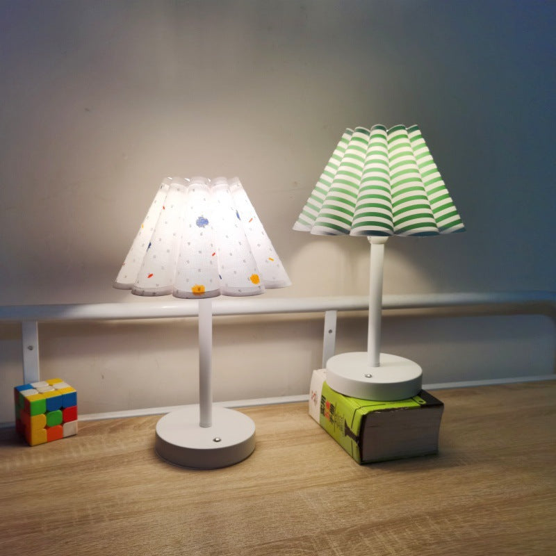 Moderne Minimalistische Runde Tisch Blütenblattförmiger Stängel Scheibenfuß 1-Lampe Tischlampe Für Schlafzimmer