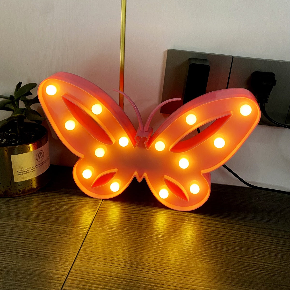 Moderne Art Deco Schmetterlingsform LED Nachtlicht Tischlampe für das Schlafzimmer