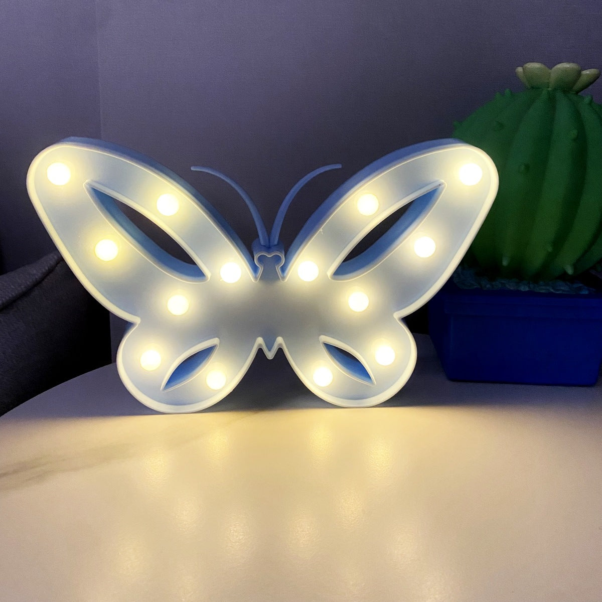 Moderne Art Deco Schmetterlingsform LED Nachtlicht Tischlampe für das Schlafzimmer