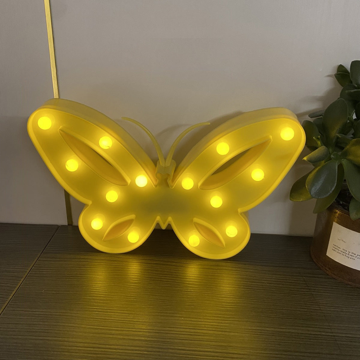 Moderne Art Deco Schmetterlingsform LED Nachtlicht Tischlampe für das Schlafzimmer