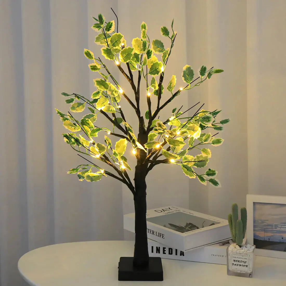 Magische BrightTree Tischlampe – Elegantes Baumdesign mit Warmem LED Licht