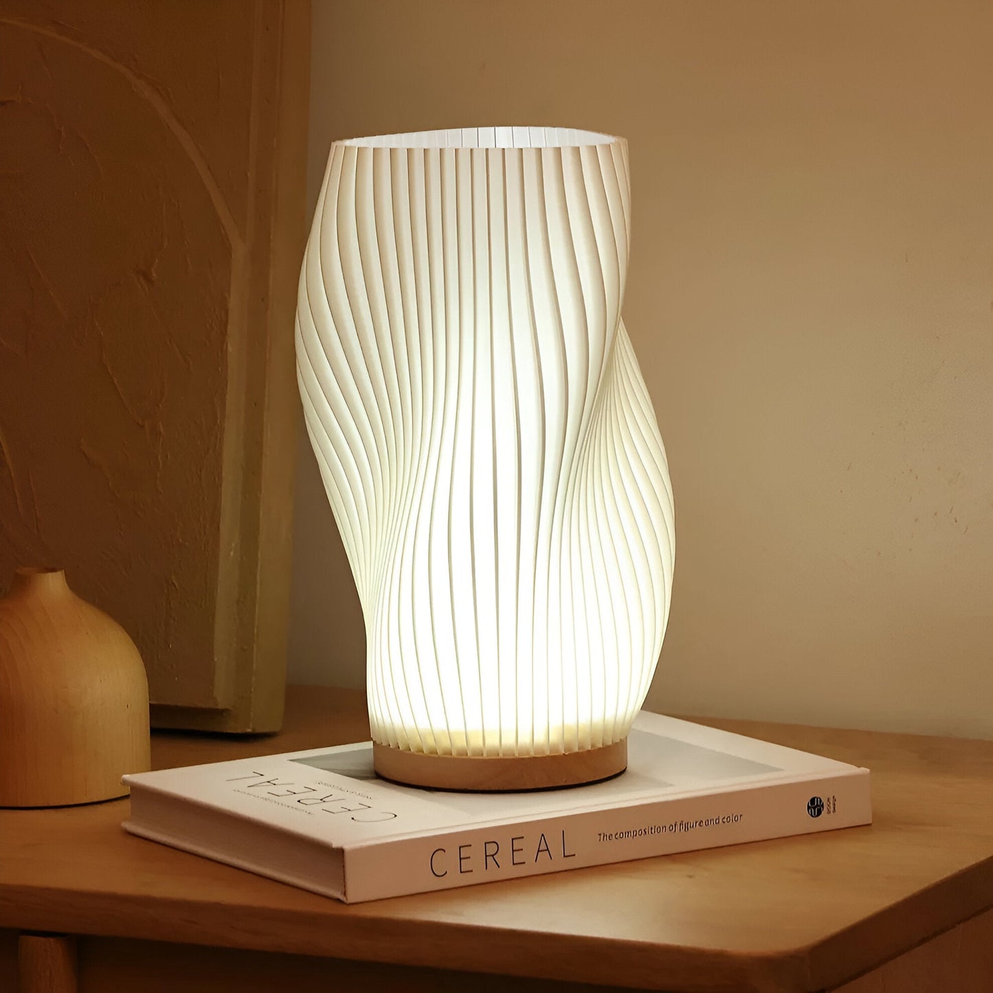 DreamWave - Moderne cremefarbene 3D-Wellenlampe mit elegantem Metallsockel