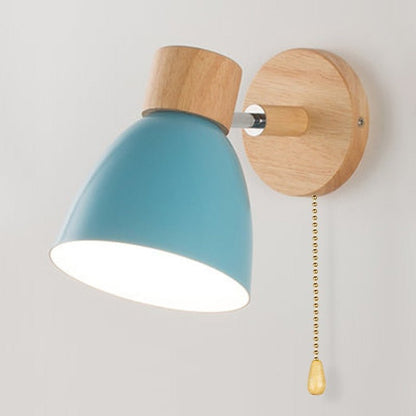 Skandinavische Hängende Wandlampe aus Holz mit Schalter