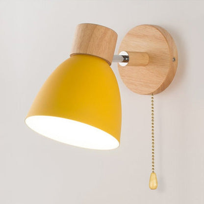 Skandinavische Hängende Wandlampe aus Holz mit Schalter