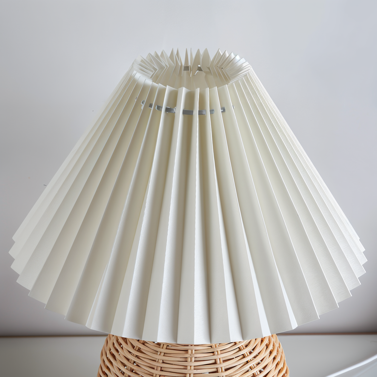 Brolly Plissee Tischlampe - Retro Rattan Lampe - Konische Tischlampe