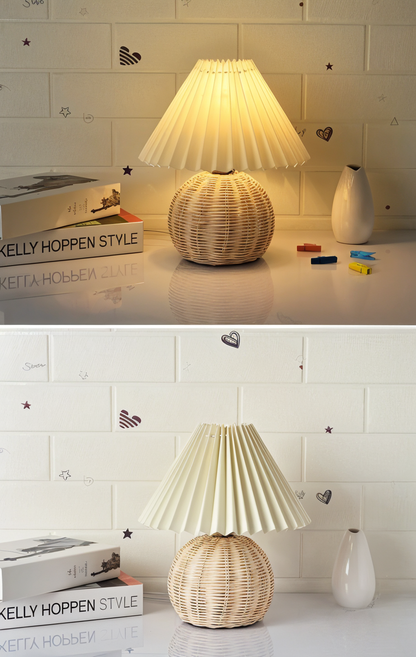 Brolly Plissee Tischlampe - Retro Rattan Lampe - Konische Tischlampe