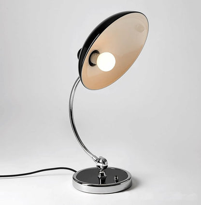 Bauhaus KI Klassische Tischlampe Replik