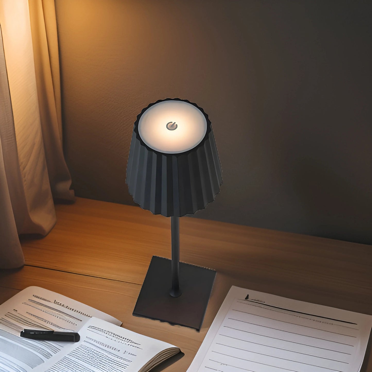 Luxe Skandinavische Drahtlose Tischlampe Arlo – Elegante LED-Beleuchtung mit USB-Ladefunktion