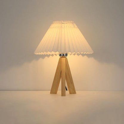 Moderne Minimalistische Trapezförmige Tripod Geknitterter Stoffschirm Holz 1-Lampe Tischlampe Für Schlafzimmer