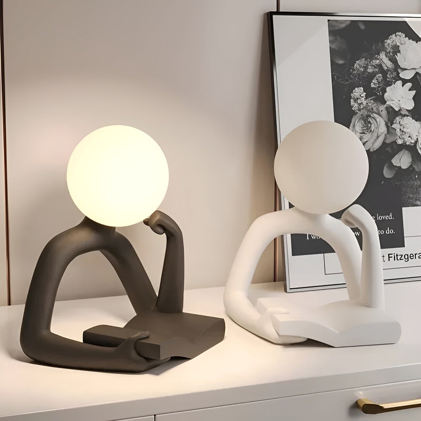 Raffinierte Designer Tischlampe – Moderne Kunst mit Stimmungsvollem Licht