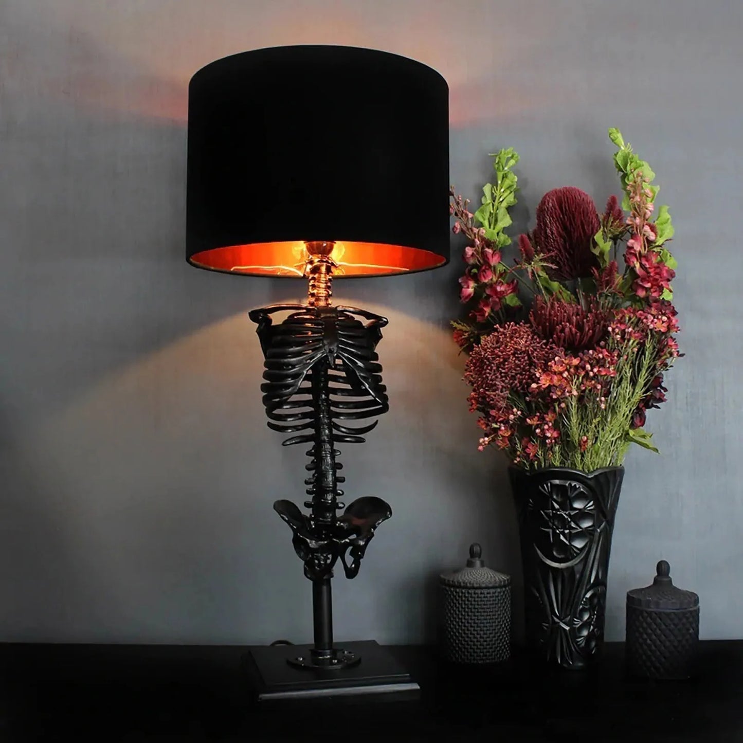 Handgefertigte Gothic Skelett Tischlampe