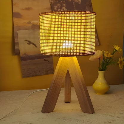 Rattan Tischlampe mit USB und LED - Stilvolles und Nachhaltiges Design