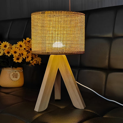 Rattan Tischlampe mit USB und LED - Stilvolles und Nachhaltiges Design