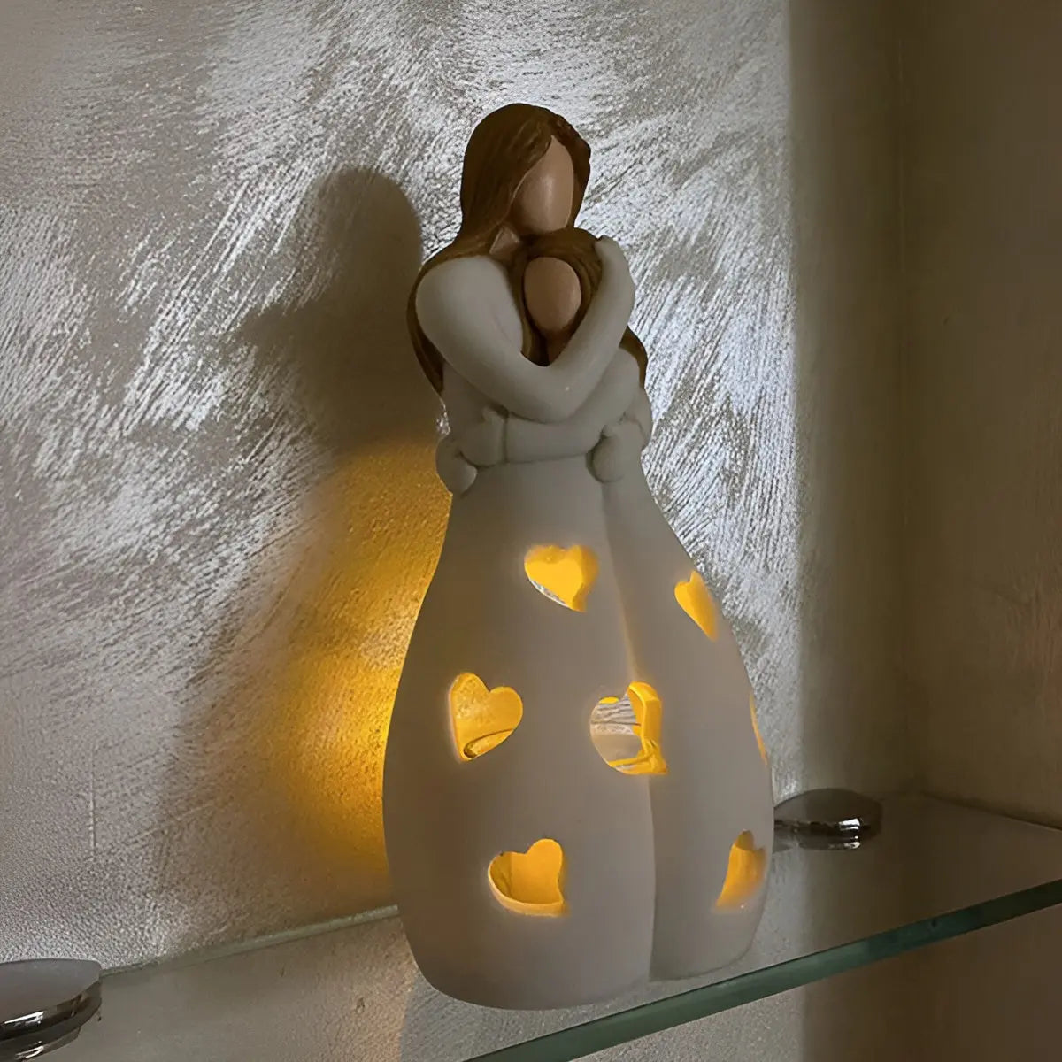 Figurative Kerzenhalter - Embrace - Mutter Tochter - Flickering Light