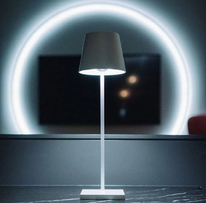 Drahtlose LED-Lampe mit USB-Aufladung