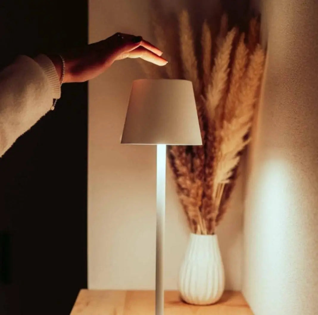 Drahtlose LED-Lampe mit USB-Aufladung