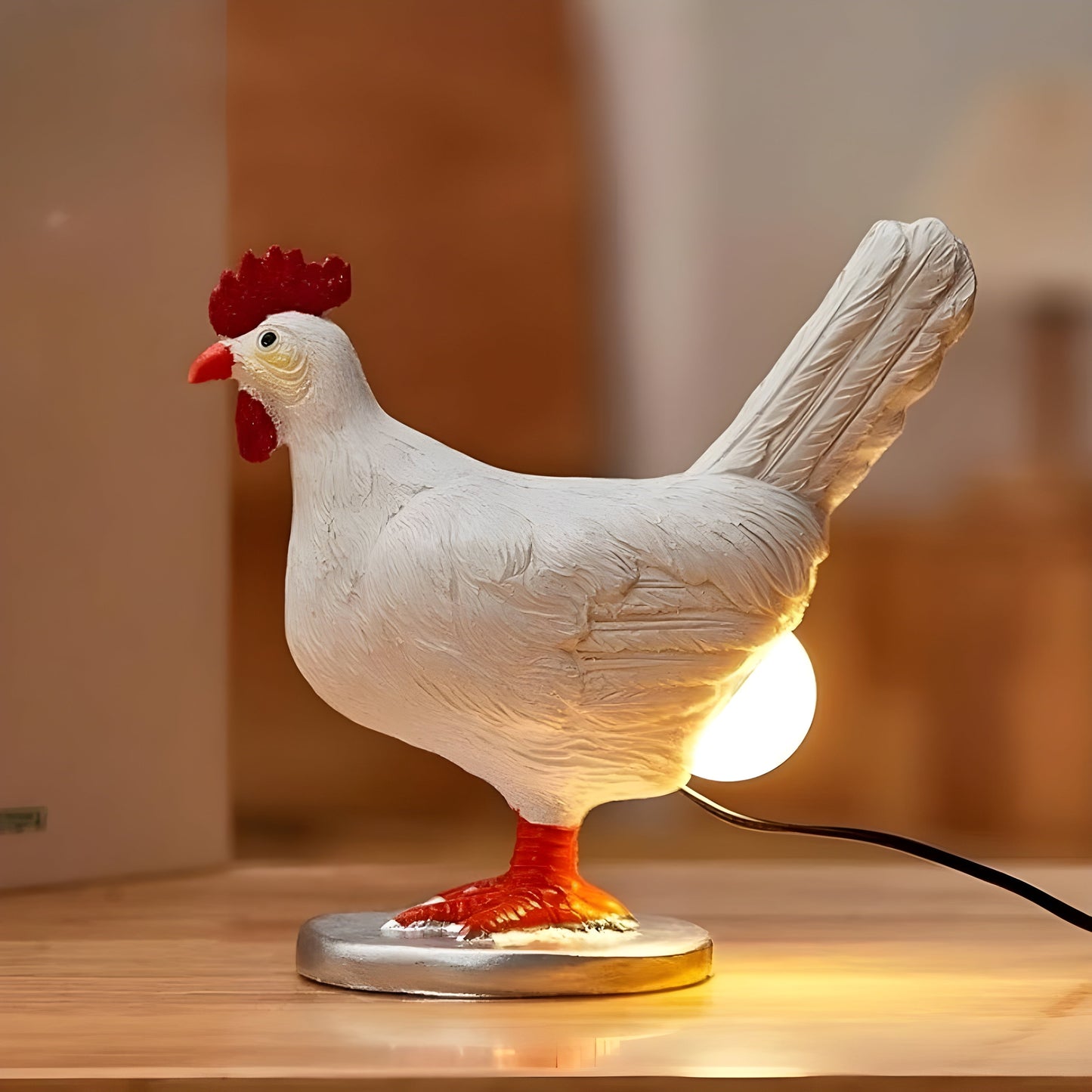 EggGlow Tischlampe – Charmante Hühnerform mit warmem LED Licht