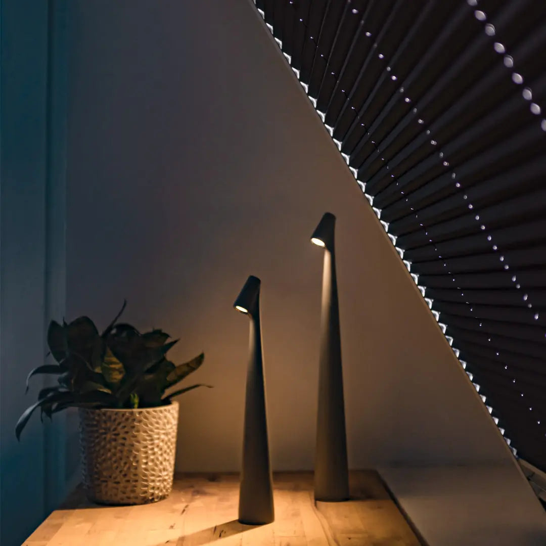 Kabellose LED Lampe im minimalistischen Design | Tischlampe