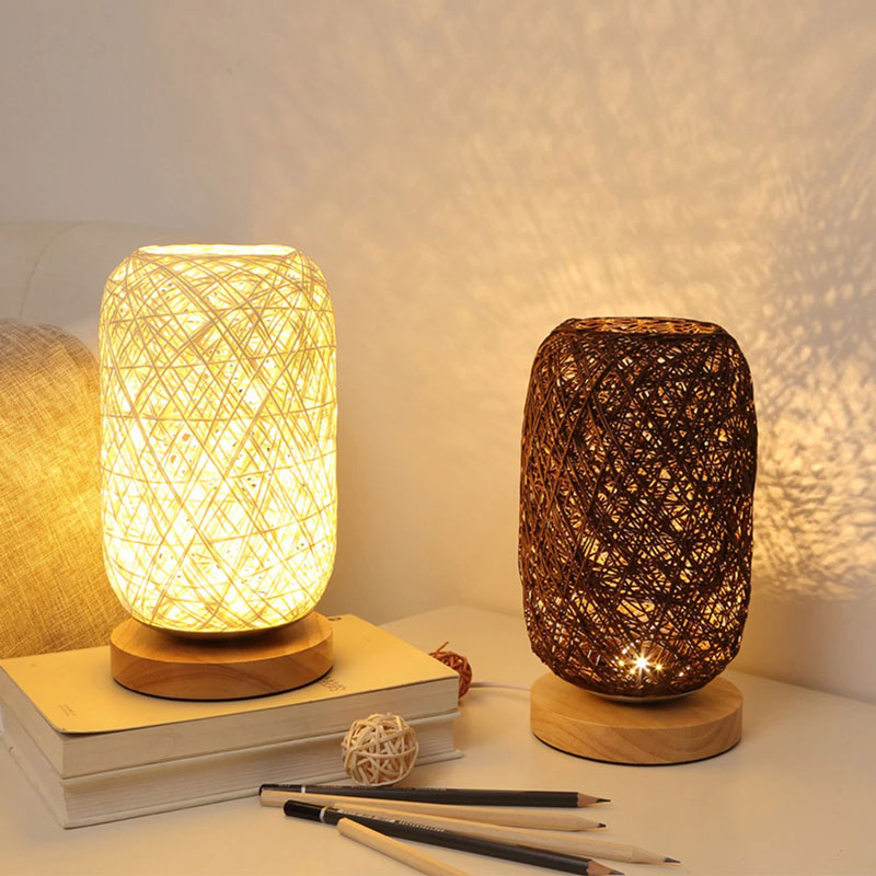 Rattan- und Holz-Nachttischlampe